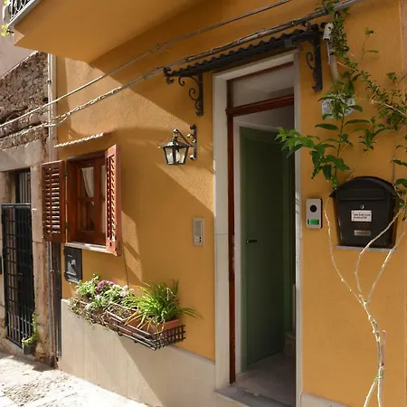 Diana House Apartment *